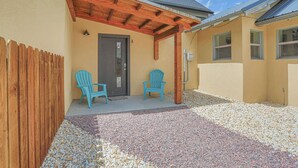 Terrace/patio - Sleeps 10! Walkable to Everything!  Pets, Game Room (Salida)
