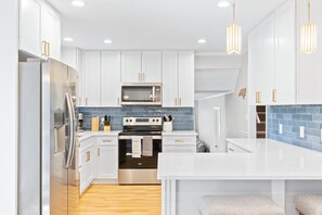 Microondas, horno, parrilla de estufa y lavavajillas 