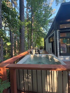 Outdoor spa tub - The Monarch: A Pinehurst Retreat (Carthage)
