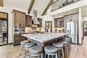 Fridge, microwave, oven, stovetop - Coyote Pass (Fort Valley)