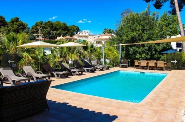 Outdoor pool, a heated pool