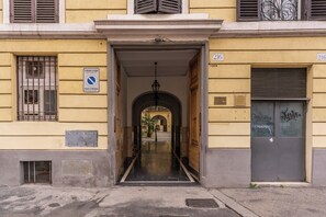 Exterior - Spacious Apartment in Vibrant Prati District CIR:058091-ALT-05639  (Roma)