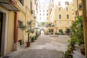 Property grounds - Spacious Apartment in Vibrant Prati District CIR:058091-ALT-05639  (Roma)