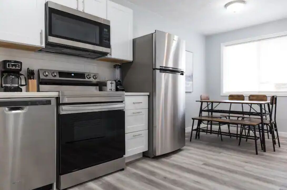 Beautiful Midvale Oasis /cozy n' Sleek gem / W&D