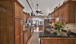 冰箱、微波炉、烤箱、炉灶