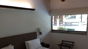 Double Room, 1 King Bed | WiFi (free), bed sheets - Casa Dalinda (Valle de Bravo)