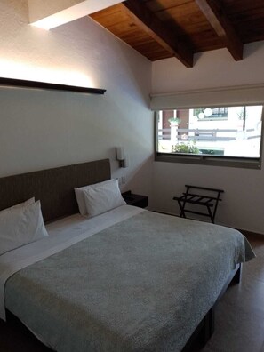 Double Room, 1 King Bed | Free WiFi, bed sheets - Casa Dalinda (Valle de Bravo)