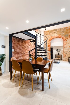 Appartement Deluxe | Cuisine privée | Grand réfrigérateur, micro-ondes, lave-vaisselle, grille-pain