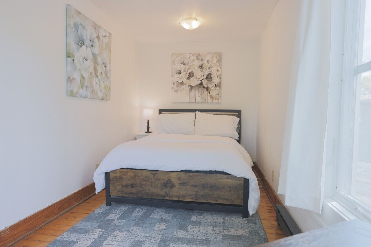 2 habitaciones, escritorio, tabla de planchar con plancha y wifi gratis 