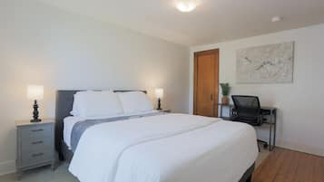 2 Schlafzimmer, Schreibtisch, BĂŒgeleisen/BĂŒgelbrett, kostenloses WLAN