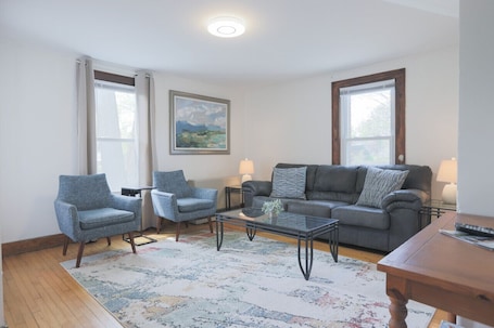 Smart TV. 101 Park D · Lovely 2 bedroom 2 bath apartment
