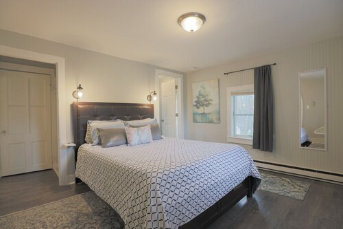 101 E · Cozy 1 bedroom apt with office and parking