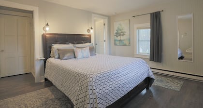 101 E · Cozy 1 bedroom apt with office and parking
