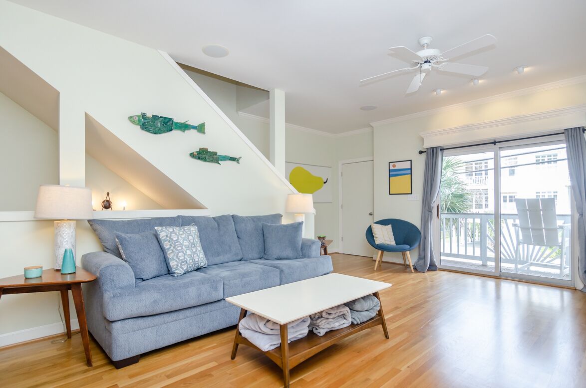 Quaint duplex w fenced yard near Johnnie Mercers