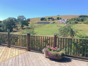 Property grounds - 2 bedroom accommodation in Llangurig, near Llanidloes (Llangurig, near Llanidloes)