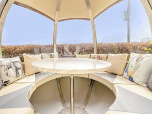 Dining - 2 bedroom accommodation in Llangurig, near Llanidloes (Llangurig, near Llanidloes)