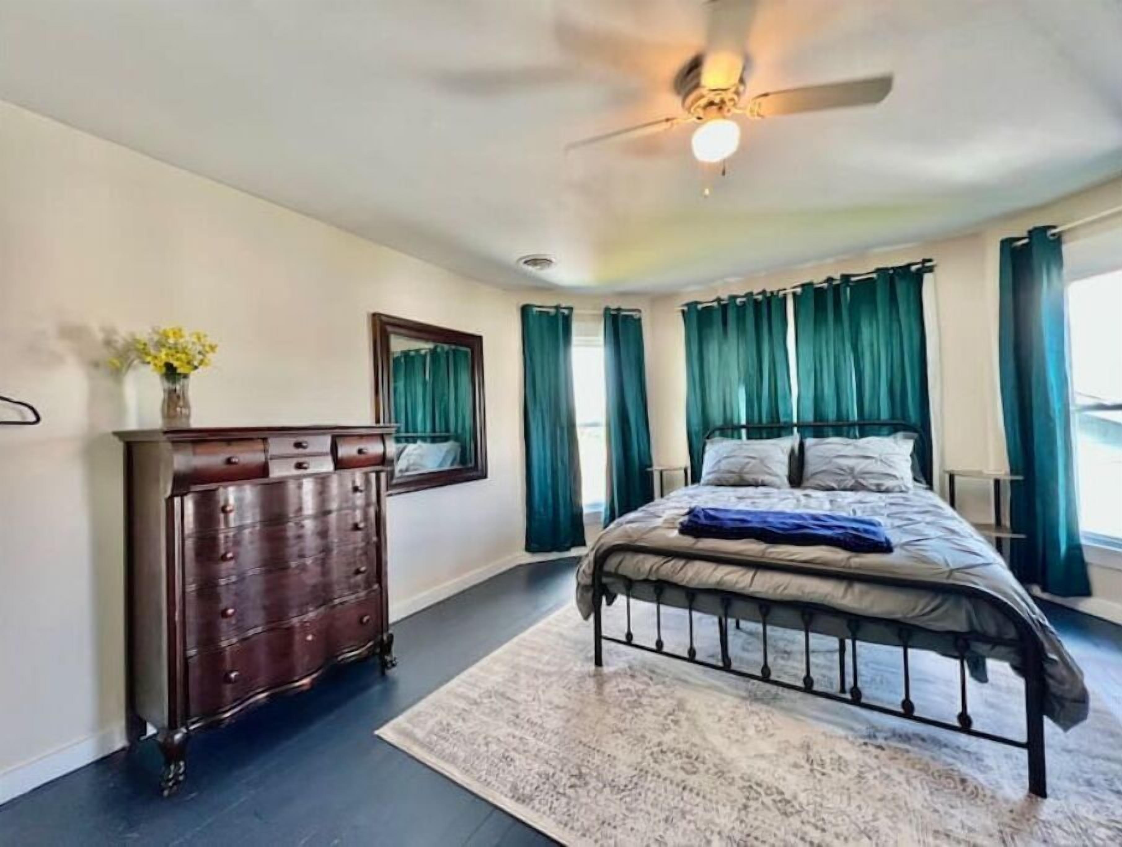 Mountain Saunter - Large home in the town of Davis