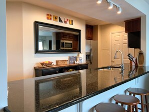 Fridge, microwave, oven, stovetop - The "Boathouse" at beautiful Smith Mountain Lake (Moneta)