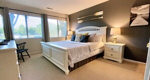 2 bedrooms, iron/ironing board, free WiFi, bed sheets - The "Boathouse" at beautiful Smith Mountain Lake (Moneta)