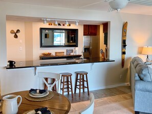 Smart TV, fireplace, books - The "Boathouse" at beautiful Smith Mountain Lake (Moneta)