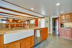 Refrigerador, microondas, placa de cocina, lavavajillas