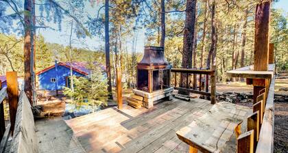 Farmhouse Cabin * Secluded 2.5 acres * Pet Friendly