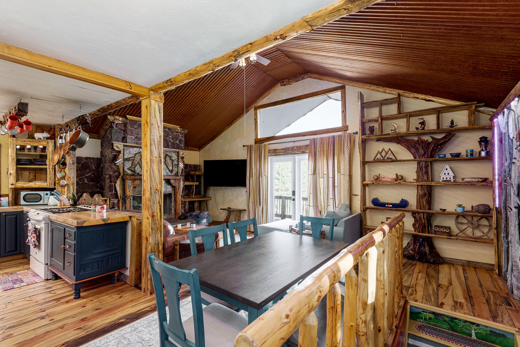 Farmhouse Cabin * Secluded 2.5 acres * Pet Friendly