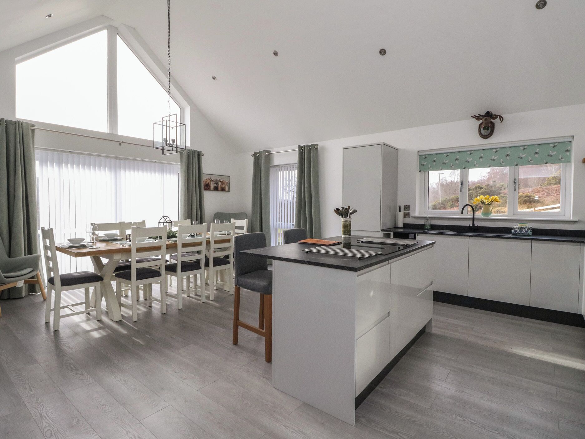 Cottage | Dining