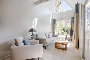 Fernseher, DVD-Player, Stereoanlage