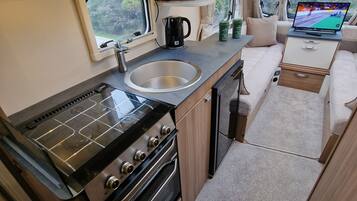 ์ํํธ, ํธ์ฌ์ด์ฆ์นจ๋ 1๊ฐ | ์ ์ฉ ์ฃผ๋ฐฉ | ๋์ฅ๊ณ , ์ ์๋ ์ธ์ง, ์ค๋ธ, ์ฟกํ