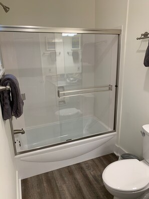 Hair dryer, towels, soap, shampoo -  Walk to 2 beaches, 1 King bed/attached bathroom, pool, gym (Santa Rosa Beach)