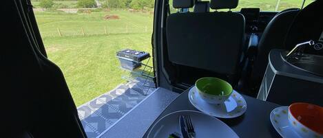 Cabin, 1 Queen Bed | Dining