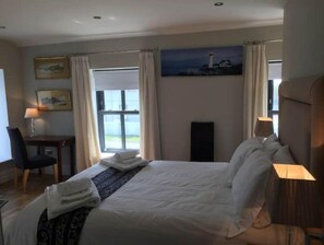 4 bedrooms, iron/ironing board, free WiFi, bed sheets