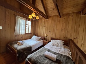 Superior Cabin | Individually decorated, individually furnished, laptop workspace - Green Baker Lodge (Chile Chico)