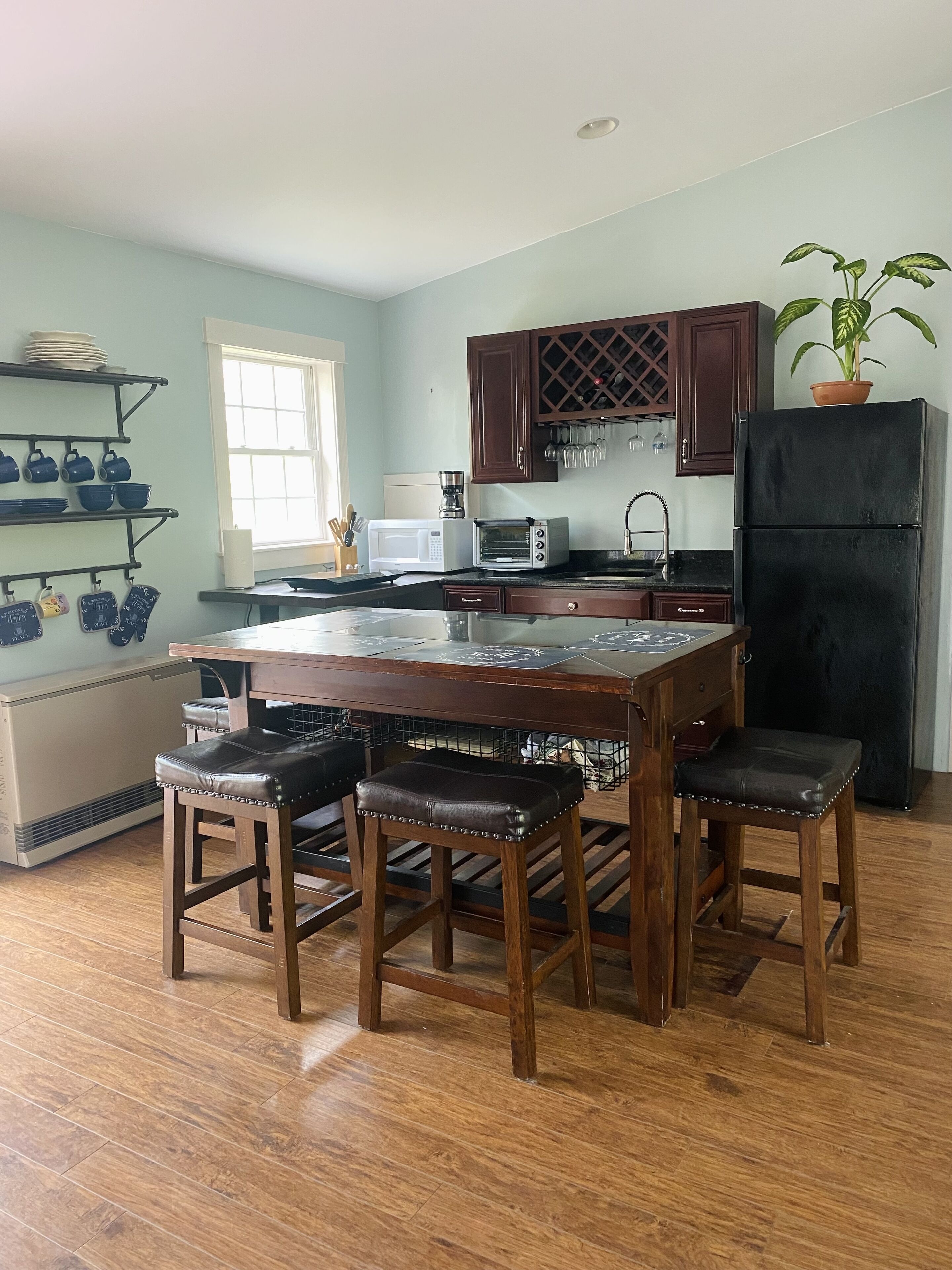 Spacious, Serene Guesthouse close to RI beaches and south county destinations!