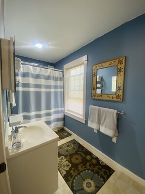 Hair dryer, towels, soap, shampoo - Spacious, Serene Guesthouse close to RI beaches, URI & southcounty destinations! (Charlestown)