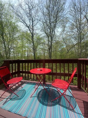 Outdoor dining - Spacious, Serene Guesthouse close to RI beaches, URI & southcounty destinations! (Charlestown)
