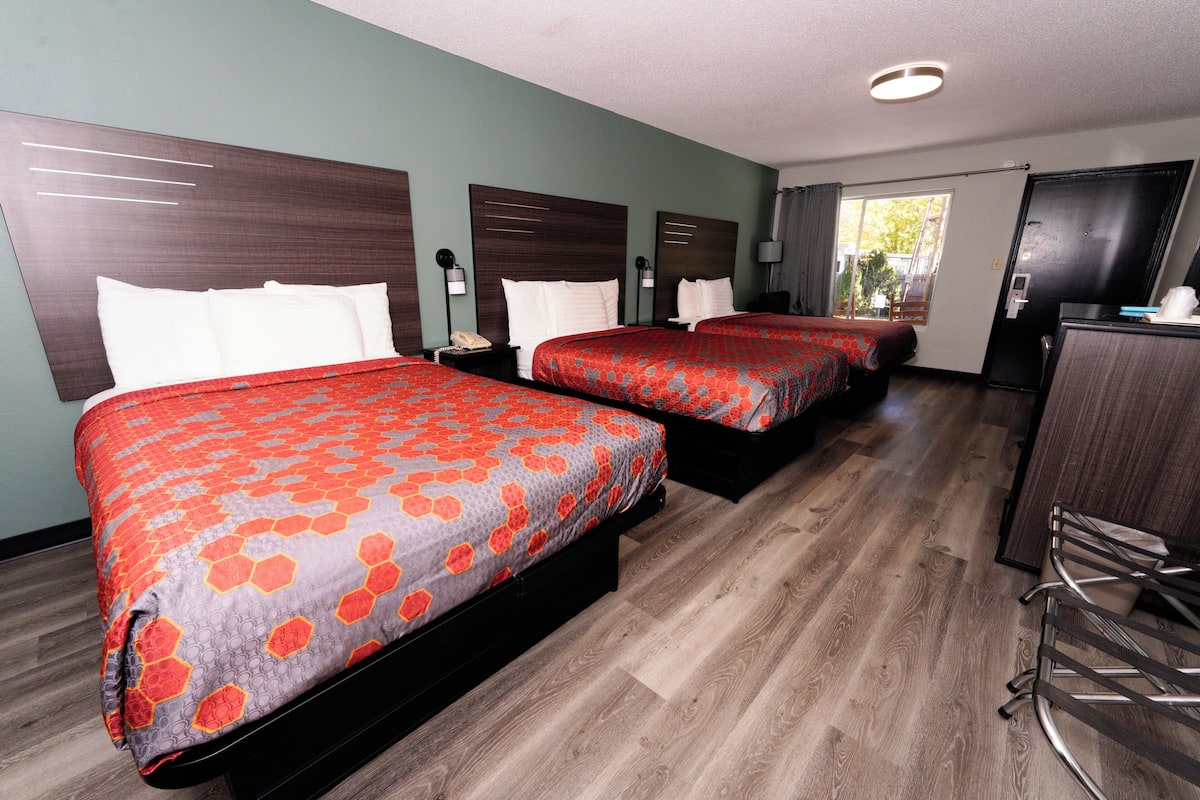 Skrivebord, gratis Wi-Fi, sengetøj