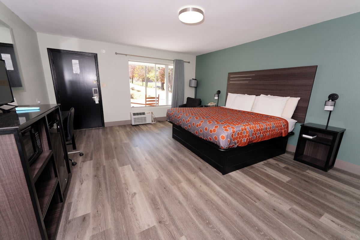 Skrivebord, gratis Wi-Fi, sengetøj