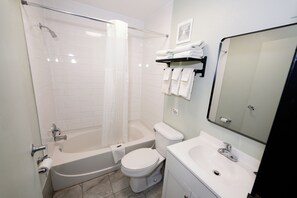 Towels, soap, shampoo, toilet paper - Scottish Inn (Maggie Valley)