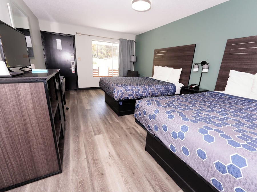 Room | Desk, free WiFi, bed sheets
