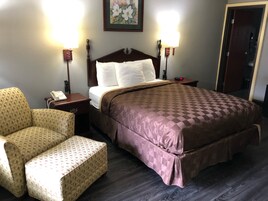 Escritorio, wifi gratis y ropa de cama 