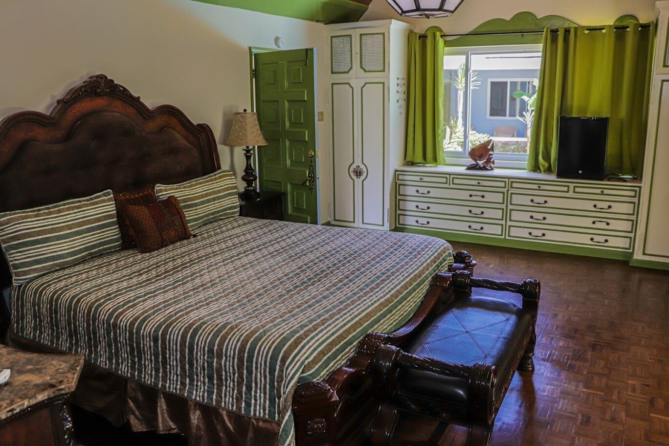 5 habitaciones, tabla de planchar con plancha y wifi gratis 