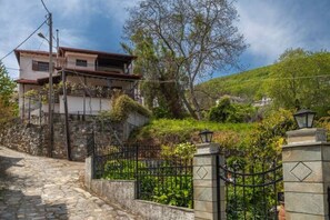Property grounds - Guest House Sklithro (Σκλήθρο)