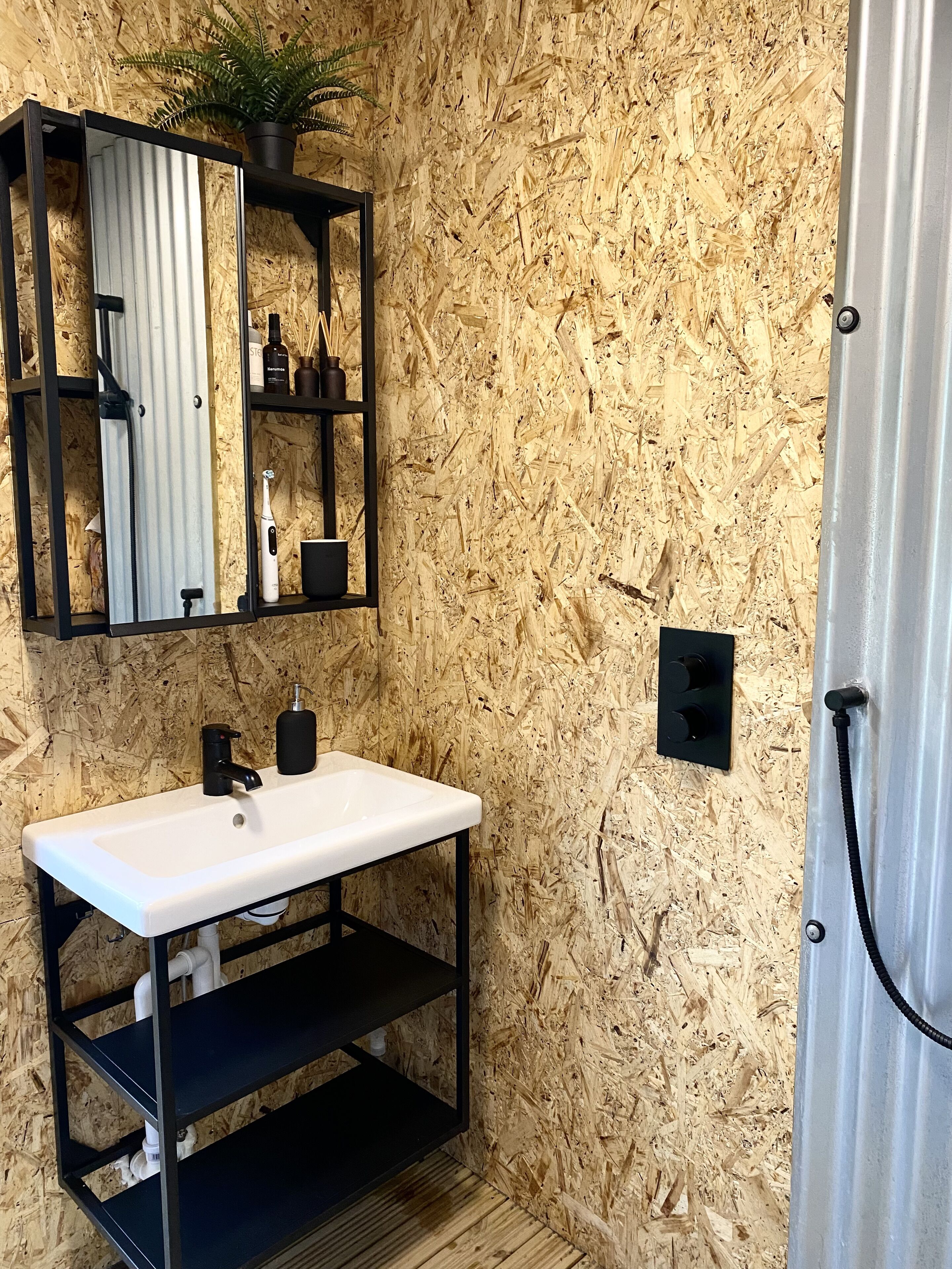 Romantic Geo Dome Home With log Fired hot tub