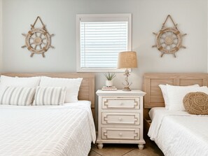 4 habitaciones, escritorio, tabla de planchar con plancha y wifi gratis