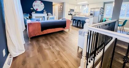 Quiet Clean Pet Friendly Close to Downtown Sleeps 10