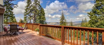  RIDGE-VIEW RETREAT Spectacular VIEW of Mt Shasta to the north