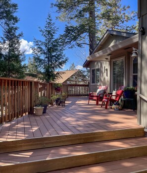 Terrace/patio -  RIDGE-VIEW RETREAT Spectacular VIEW of Mt Shasta to the north (Shingletown)