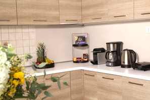 Kühlschrank, Ofen, Herdplatte, Geschirrspüler
